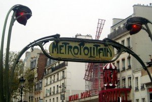 Metro Nahverkehr Moulin Rouge